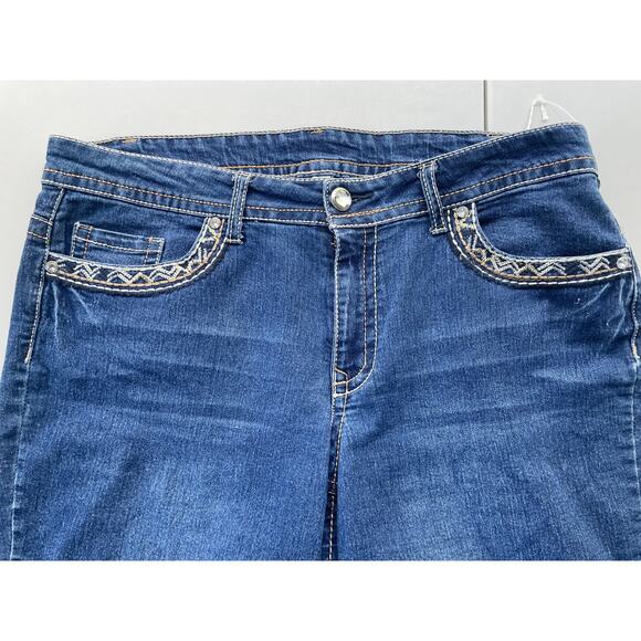 FADED GLORY, PLUS 16W JEAN SHORT WITH EMBELLISHMENT - Picture 4 of 5